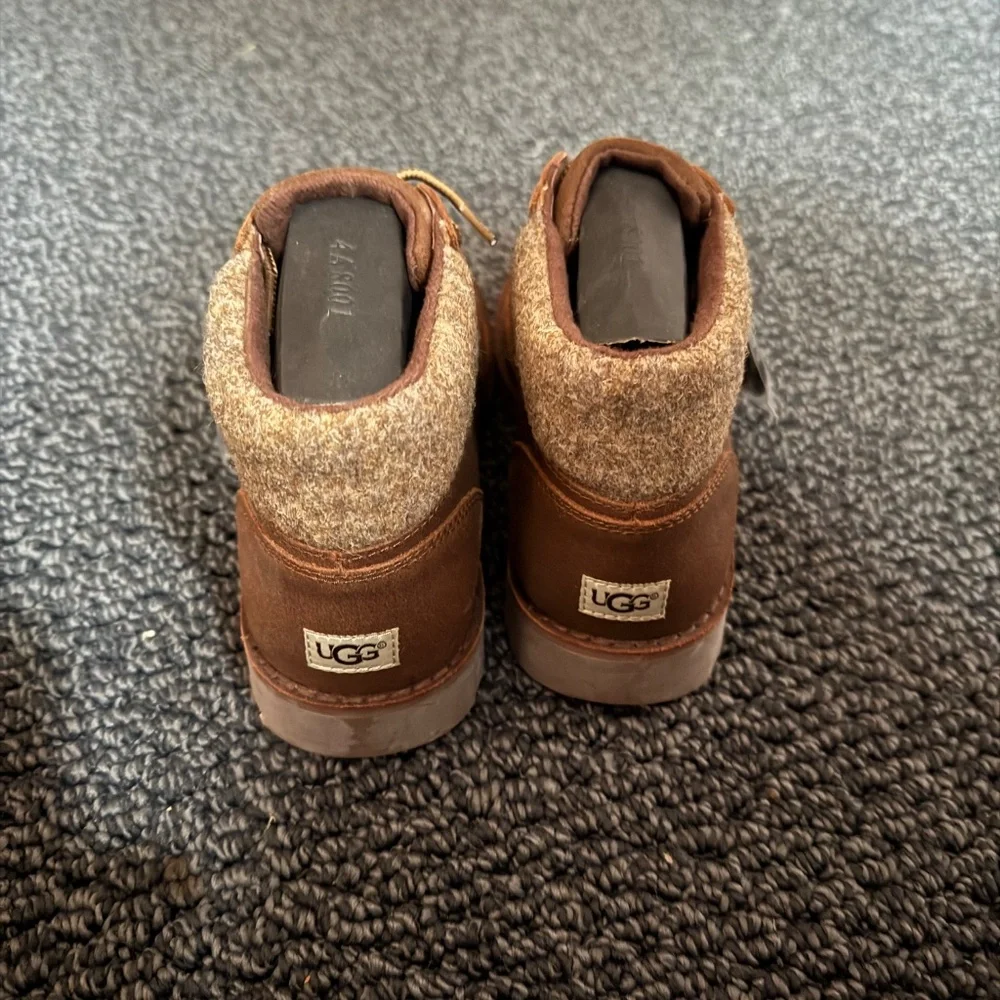 NEW NWT UGG Australia Boys Girls Brown Orin Wool Bomber Winter Ankle Boots 4